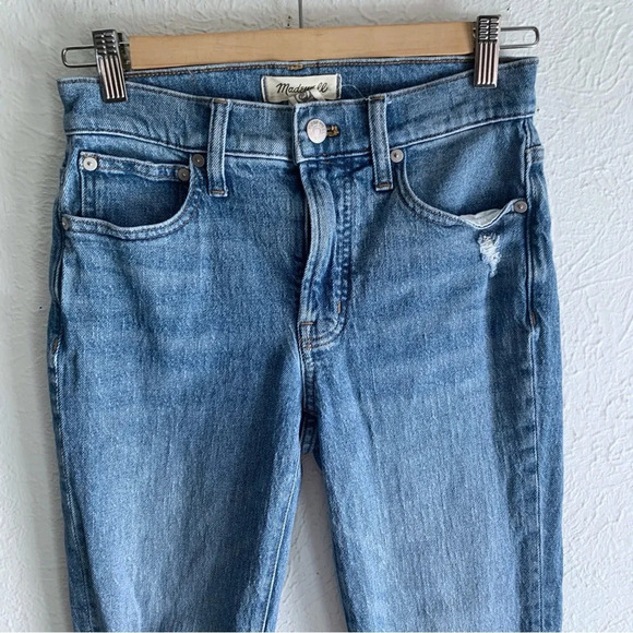 Madewell The Mid-Rise Perfect Vintage Jean in Ainsdale Wash: Knee-Rip Edition 24 - Picture 3 of 7